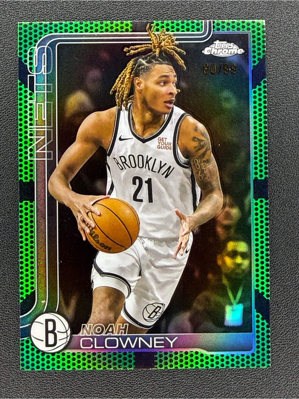 2025 Topps Chrome NOAH CLOWNEY #23 GREEN BASKETBALL REFRACTOR #d/99 BROOKLYN